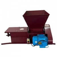 Zdrobitor electric cu desciorchinare pentru struguri, Vivatechnix VMD-1079A, putere 1500 W, productivitate 800 kg/h Zdrobitor electric cu desciorchinare pentru struguri, Vivatechnix VMD-1079A, putere 1500 W, productivitate 800 kg/h
